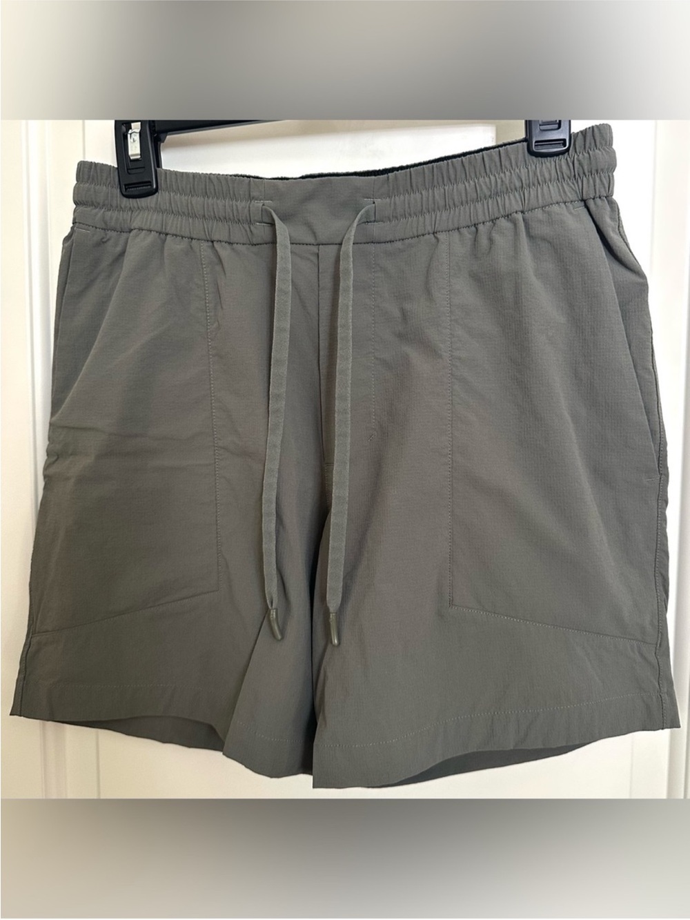 Lululemon Bowline Shorts Mens Medium Olive 6” Athletic Gym EUC